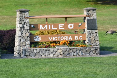 VICTORIA, BC, CANADA - 27 AUG: 8000 km uzunluğundaki Trans-Canada Anıtı, Victoria, British Columbia, Kanada 'da, 27 Ağustos 2023' te görüldüğü gibi.