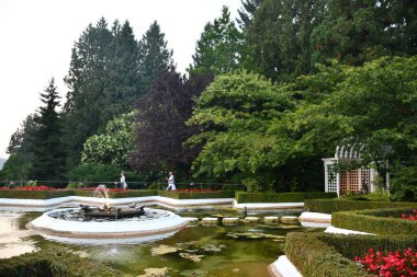 VICTORIA, BC, CANADA - 27 AUG: Victoria, British Columbia, Kanada 'daki Butchart Gardens' da İtalyan Bahçesi, 27 Ağustos 2023.