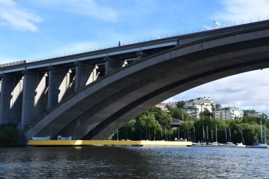 STOCKHOLM, SWEDEN - 30 JUL: Stockholm City Kanalı üzerindeki köprü, 28 Temmuz 2023.