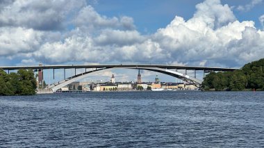 STOCKHOLM, SWEDEN - 30 JUL: Stockholm City Kanalı üzerindeki köprü, 28 Temmuz 2023.