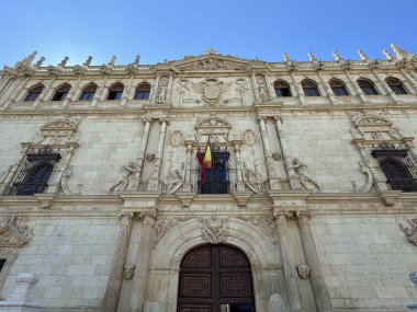 ALCALA DE HENARES, İSPA - 14 AUG: Alcala De Henares 'deki Alcala Üniversitesi, Madrid, İspanya, 14 Ağustos 2024.