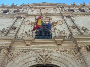 ALCALA DE HENARES, İSPA - 14 AUG: Alcala De Henares 'deki Alcala Üniversitesi, Madrid, İspanya, 14 Ağustos 2024.