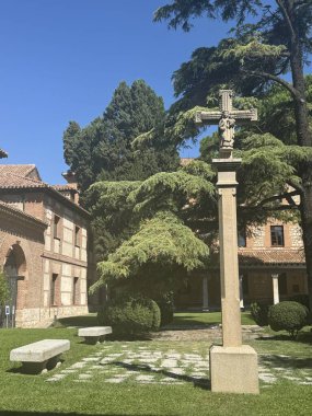 ALCALA DE HENARES, İSPA - 14 AUG: Alcala De Henares 'deki Alcala Üniversitesi, Madrid, İspanya, 14 Ağustos 2024.