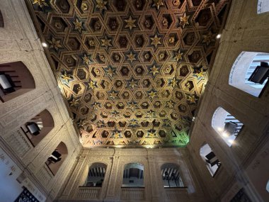 ALCALA DE HENARES, İSPA - 14 AUG: Madrid yakınlarındaki Alcala De Henares Alcala Üniversitesi 'nin ana salonu, 14 Ağustos 2024.