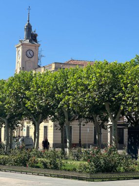 ALCALA DE HENARES, İSPA - 14 AUG: Madrid yakınlarındaki Alcala De Henares 'deki Belediye Meclisi, İspanya, 14 Ağustos 2024' te görüldüğü gibi.