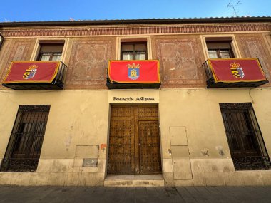 ALCALA DE HENARES, SPAIN - 14 AUG: Fundacion Antezana (Antezana Hastanesi) Madrid yakınlarındaki Alcala De Henares, İspanya 'da 14 Ağustos 2024 tarihinde görüldüğü gibi.