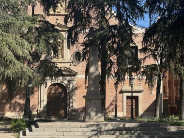 ALCALA DE HENARES, İSPA - 14 AUG: Alcala De Henares, İspanya 'da San Bernardo Manastırı, 14 Ağustos 2024' te görüldüğü gibi.