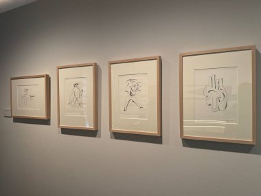 ALCALA DE HENARES, İSPA - 14 AUG: Madrid yakınlarındaki Alcala De Henares 'teki Casa Natal de Cervantes Müzesi' nde sergi, 14 Ağustos 2024 'te görüldüğü gibi.