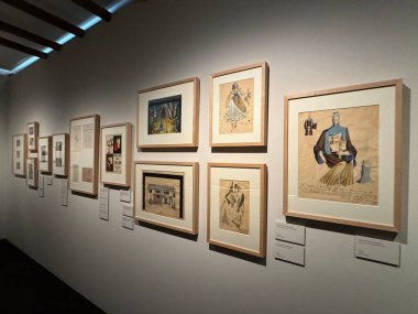 ALCALA DE HENARES, İSPA - 14 AUG: Madrid yakınlarındaki Alcala De Henares 'teki Casa Natal de Cervantes Müzesi' nde sergi, 14 Ağustos 2024 'te görüldüğü gibi.