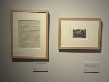 ALCALA DE HENARES, İSPA - 14 AUG: Madrid yakınlarındaki Alcala De Henares 'teki Casa Natal de Cervantes Müzesi' nde sergi, 14 Ağustos 2024 'te görüldüğü gibi.