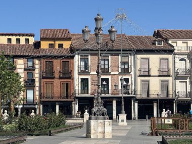 ALCALA DE HENARES, İSPA - 14 AUG: İspanya 'nın Alcala de Henares kasabası, 14 Ağustos 2024.