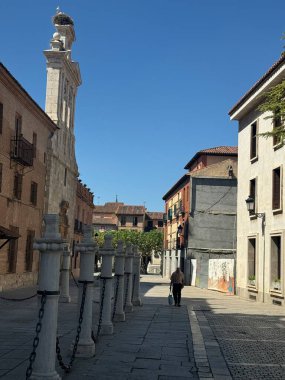 ALCALA DE HENARES, İSPA - 14 AUG: İspanya 'nın Alcala de Henares kasabası, 14 Ağustos 2024.