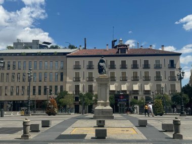 MADRID, İspanya - 14 AUG: 14 Ağustos 2024 'te Madrid, İspanya' da görülen Plaza de Isabel II.