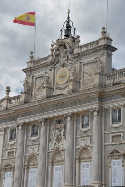 MADRID, İspanya - 14 AUG İspanya 'daki Madrid Kraliyet Sarayı, 14 Ağustos 2024' te görüldüğü gibi.