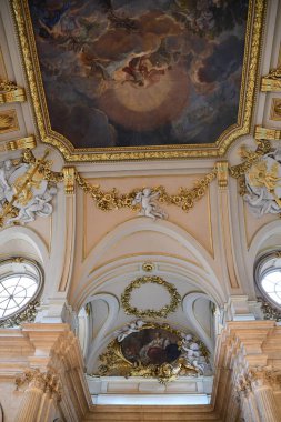 MADRID, SPAIN - 14 AUG: İspanya 'daki Madrid Kraliyet Sarayı, 14 Ağustos 2024' te görüldüğü gibi.