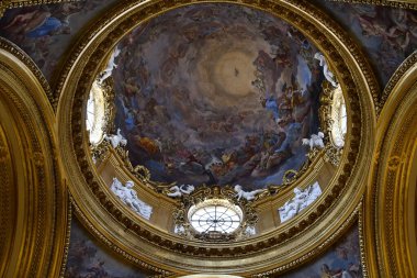 MADRID, SPAIN - 14 AUG: İspanya 'daki Madrid Kraliyet Sarayı, 14 Ağustos 2024' te görüldüğü gibi.