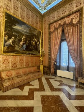 MADRID, SPAIN - 14 AUG: İspanya 'daki Madrid Kraliyet Sarayı, 14 Ağustos 2024' te görüldüğü gibi.