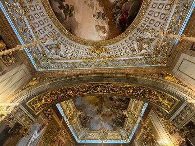 MADRID, SPAIN - 14 AUG: İspanya 'daki Madrid Kraliyet Sarayı, 14 Ağustos 2024' te görüldüğü gibi.