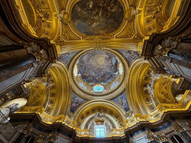 MADRID, SPAIN - 14 AUG: İspanya 'daki Madrid Kraliyet Sarayı, 14 Ağustos 2024' te görüldüğü gibi.