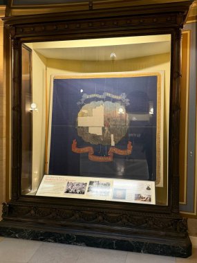 St. Paul, Minnesota 'daki Minnesota Eyalet Meclisi' nde 21 Nisan 2025 'te görülen sergi..