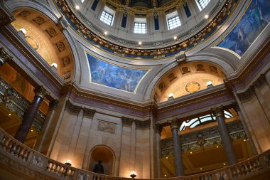 ST Paul, MN - 21 Nisan 2025 'te St. Paul, Minnesota' da görülen Minnesota Eyalet Meclisi.