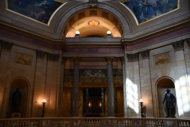 ST Paul, MN - 21 Nisan 2025 'te St. Paul, Minnesota' da görülen Minnesota Eyalet Meclisi.