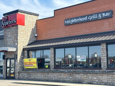 22 Nisan 2025 'te Rochester, Minnesota' daki Apache Mall 'da Applebee Restoranı' nda görüldü..
