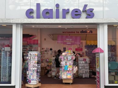 22 Nisan 2025 'te Rochester, Minnesota' daki Apache Mall 'daki Claires mağazasında görüldü..