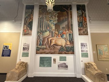 ROCHESTER, MN - 22 Nisan 2025 'te Rochester, Minnesota' daki Olmsted County Tarih Merkezi 'nde sergi.