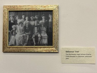 ROCHESTER, MN - 22 Nisan 2025 'te Rochester, Minnesota' daki Olmsted County Tarih Merkezi 'nde sergi.