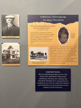 ROCHESTER, MN - 22 Nisan 2025 'te Rochester, Minnesota' daki Olmsted County Tarih Merkezi 'nde sergi.