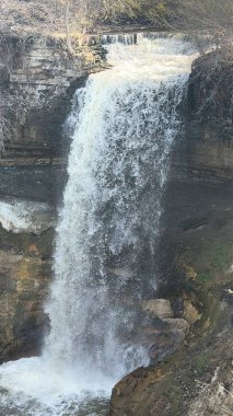 Minnehaha Şelalesi, Minneapolis, Minnesota 'daki Minnehaha Bölge Parkı.