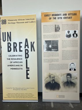 MINNEAPOLIS, MN - 23 Nisan 2025 'te Minneapolis, Minnesota' daki Minnesota Afrika Amerikan Mirası Müzesi 'nde sergi.