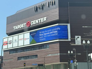 MINNEAPOLIS, MN - 23 Nisan 2025 'te Minneapolis, Minnesota' daki hedef merkezi.