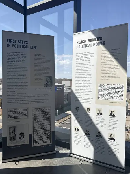 MINNEAPOLIS, MN - 23 Nisan 2025 'te Minneapolis, Minnesota' daki Minnesota Afrika Amerikan Mirası Müzesi 'nde sergi.