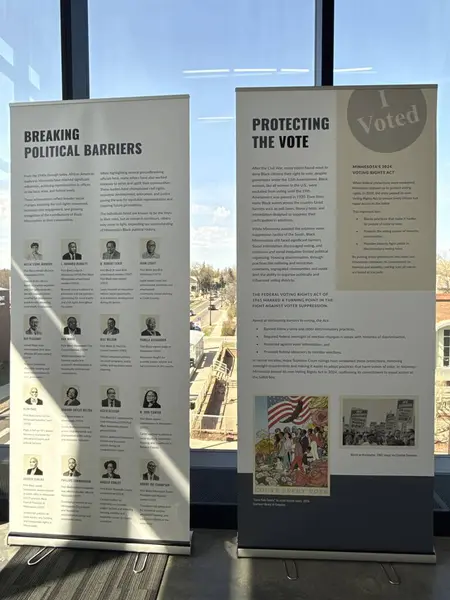 MINNEAPOLIS, MN - 23 Nisan 2025 'te Minneapolis, Minnesota' daki Minnesota Afrika Amerikan Mirası Müzesi 'nde sergi.