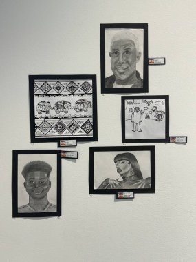 ROCHESTER, MN - 23 Nisan 2025 'te Rochester, Minnesota' daki Rochester Sanat Merkezi 'nde Rochester Devlet Okulları - K-12 Sanat Sergisi.