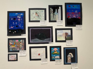 ROCHESTER, MN - 23 Nisan 2025 'te Rochester, Minnesota' daki Rochester Sanat Merkezi 'nde Rochester Devlet Okulları - K-12 Sanat Sergisi.