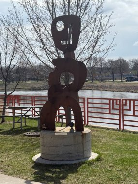 Rochester, MN - 23 Nisan 2025 'te Rochester, Minnesota' daki Rochester Sanat Merkezi 'nde sergi.