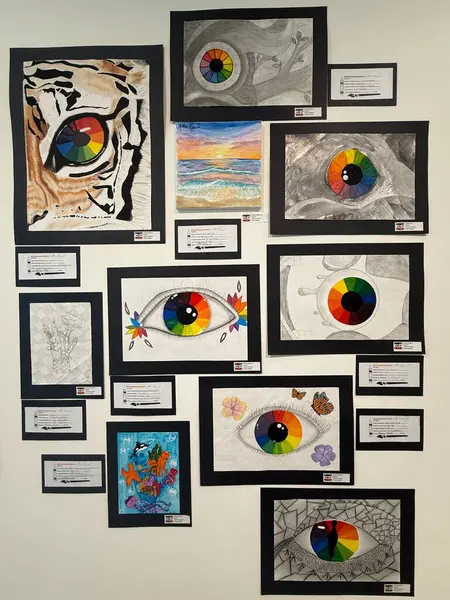 ROCHESTER, MN - 23 Nisan 2025 'te Rochester, Minnesota' daki Rochester Sanat Merkezi 'nde Rochester Devlet Okulları - K-12 Sanat Sergisi.