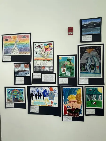 ROCHESTER, MN - 23 Nisan 2025 'te Rochester, Minnesota' daki Rochester Sanat Merkezi 'nde Rochester Devlet Okulları - K-12 Sanat Sergisi.