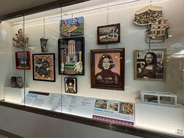 ST PAUL, MN - 23 Nisan 2025 'te Minnesota Minneapolis-Saint Paul Uluslararası Havalimanı' nda düzenlenen Minnesota Eyalet Fuar Sanatları Yarışması.