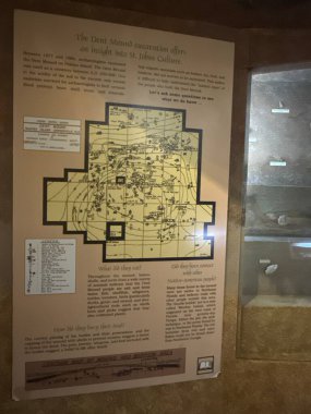 JACKSONVILLE, FL - 22 Şubat 2025 'te Jacksonville, Florida' daki MOSH 'ta (Bilim ve Tarih Müzesi) Zaman Akıntıları sergisi.