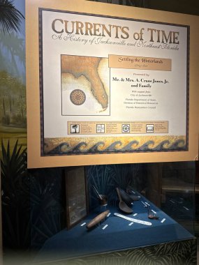 JACKSONVILLE, FL - 22 Şubat 2025 'te Jacksonville, Florida' daki MOSH 'ta (Bilim ve Tarih Müzesi) Zaman Akıntıları sergisi.