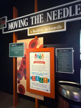 JACKSONVILLE, FL - 22 Şubat 2025 'te Jacksonville, Florida' daki MOSH 'ta Sağlık Hareketi sergisi (Bilim ve Tarih Müzesi).