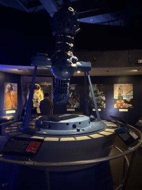 JACKSONVILLE, FL - 22 Şubat 2025 'te Jacksonville, Florida' da bulunan MOSH (Bilim ve Tarih Müzesi) Uzay Bilimleri Galerisi.