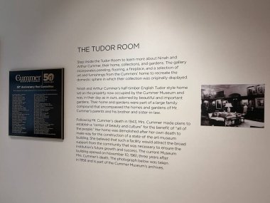 JACKSONVILLE, FL - 23 Şubat 2025 'te Jacksonville, Florida' daki Cummer Sanat ve Bahçeler Müzesi 'nde Tudor Odası sergisi.