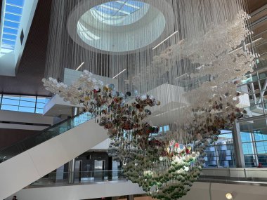 NASHVILLE, TN - MAR 2: 2 Mart 2025 'te Nashville, Tennessee' deki Nashville Uluslararası Havalimanı 'nda sanat.