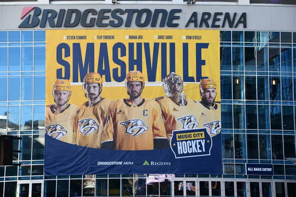NASHVILLE, TN - 28 Şubat 2025 'te Nashville, Tennessee' deki Bridgestone Arena.