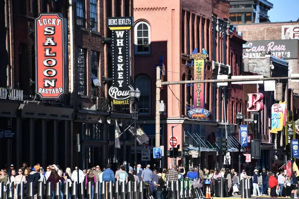 Nashville, Tennessee 'de Broadway, 2 Mart 2025' te görüldüğü gibi..